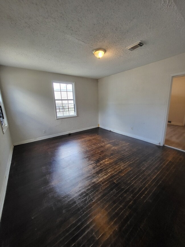 Building Photo - 330 W 26th St