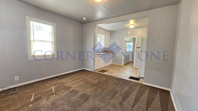 Building Photo - Great Home Near NNU!