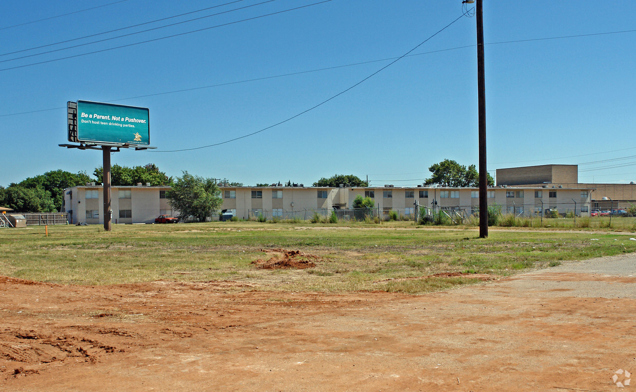 Vicksburg Square Apartments - Courtyards West