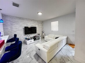 Building Photo - 748 NE 34th Ave