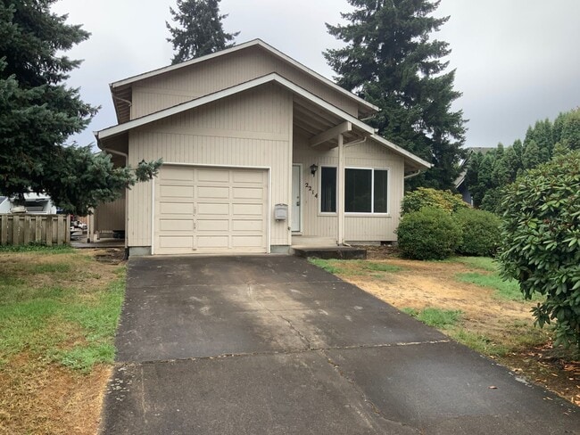 2 Bedroom Duplex in Cal Young Neighborhood - 2 Bedroom Duplex in Cal Young Neighborhood Townhome