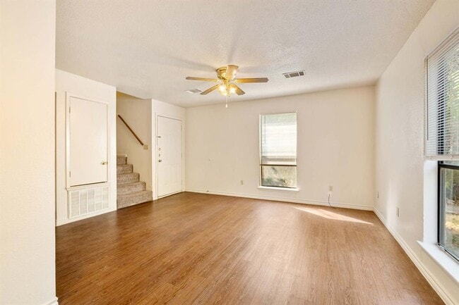 Building Photo - 200 Concho St