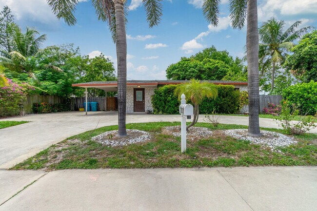 Foto del edificio - 2831 N Seacrest Blvd