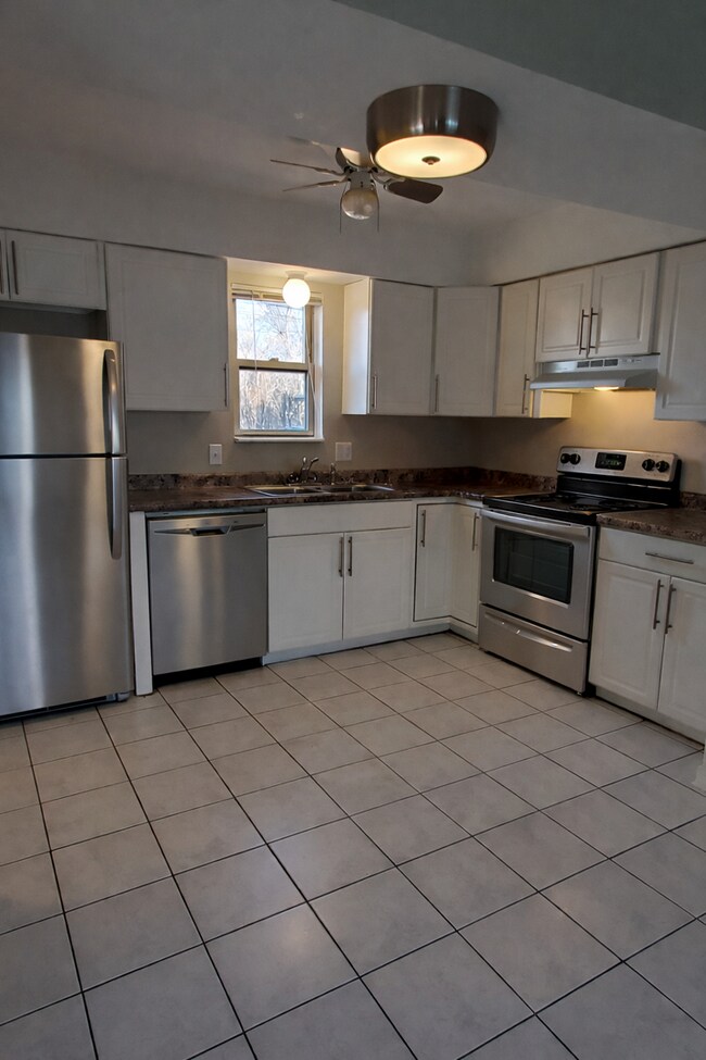 Building Photo - 4 Unit at 3010-3016 85th Street