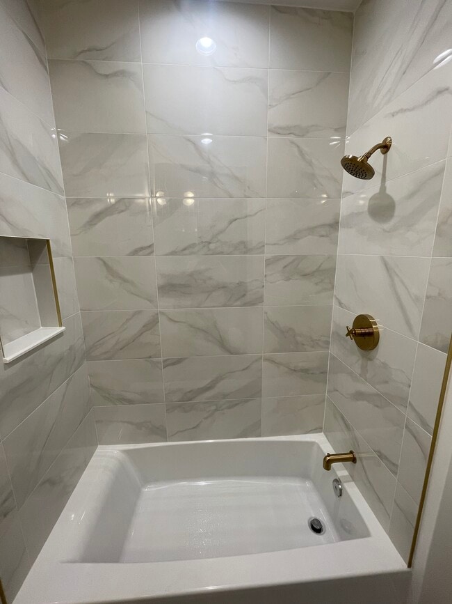 Foto del edificio - 2952 N Wisner Ave