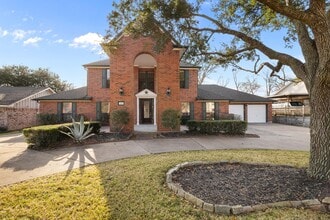 Building Photo - 1400 Oak Hollow Dr