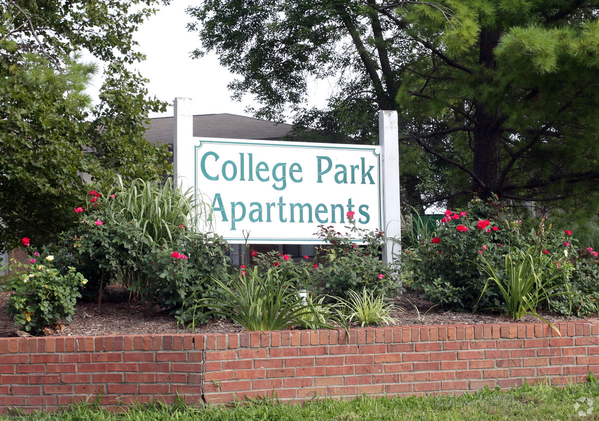 Sign - College Park Apartments