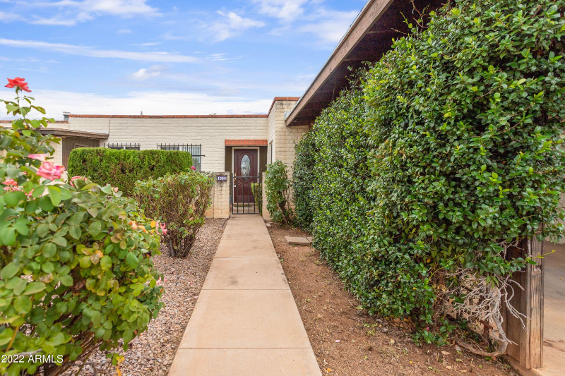 Primary Photo - 1308 E Carmelita Dr