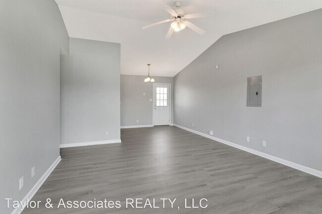 Building Photo - 3 br, 1 bath House - 1112 Timothy Ave