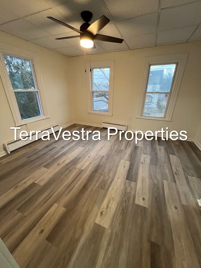 Building Photo - 601 E Mulberry St