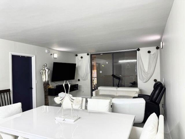 Foto del edificio - 7770 Tahiti Ln