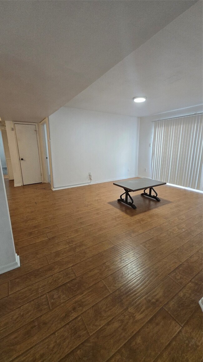 Foto del edificio - 8427 Hearth Dr