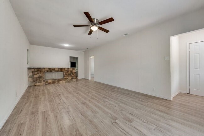Building Photo - 2704 Rosen Ave