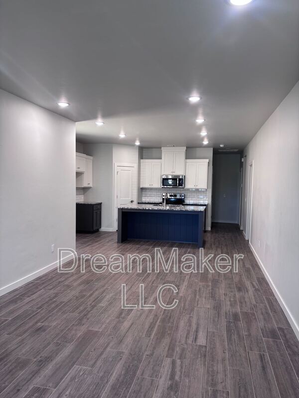Building Photo - 921 Riva Pkwy
