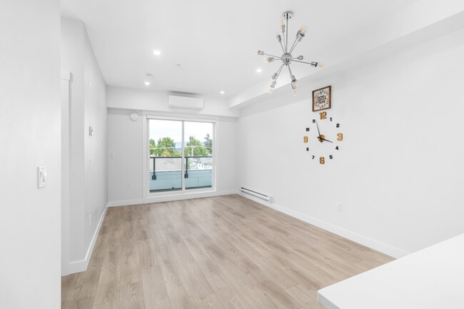Building Photo - 14438 72 Av