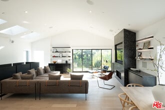 Building Photo - 627 Sunset Ave