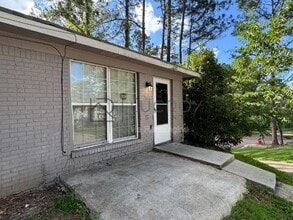 Building Photo - 229 Lawrence Rd