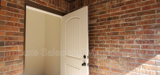 Foto del edificio - 345 Chalk Hill Ct