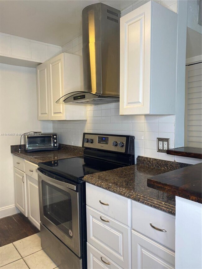 Foto del edificio - 6501 Winfield Blvd