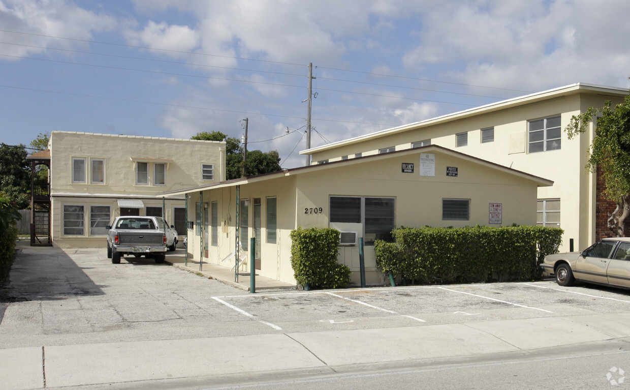Primary Photo - 2709 Broadway