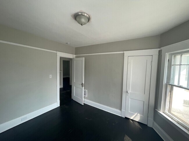 Building Photo - SECTION 8 AND EDEN ACCEPTED!! Stunning 4-B...