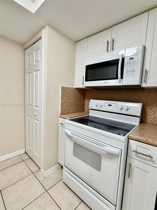 Foto del edificio - 2475 NW 16th St Rd