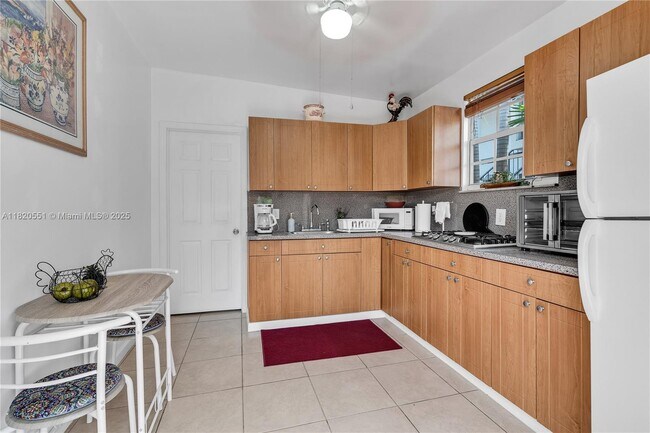 Foto del edificio - 1828 SW 6th St