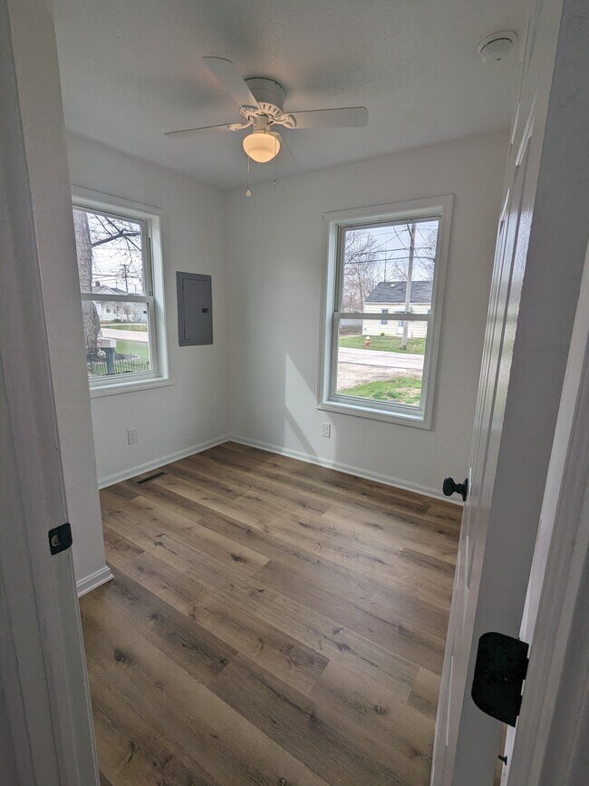 Foto del edificio - 1327 E 359th St