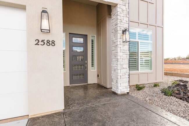 Foto del edificio - Brand new 2 Story with 4 beds and 2.5 baths plus Office