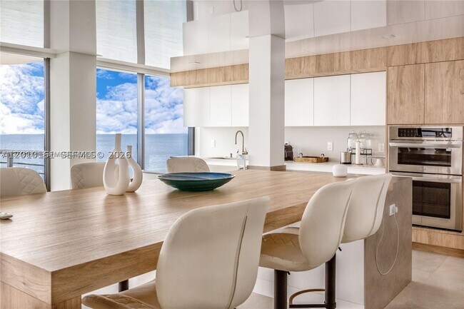Building Photo - 250 S Ocean Dr