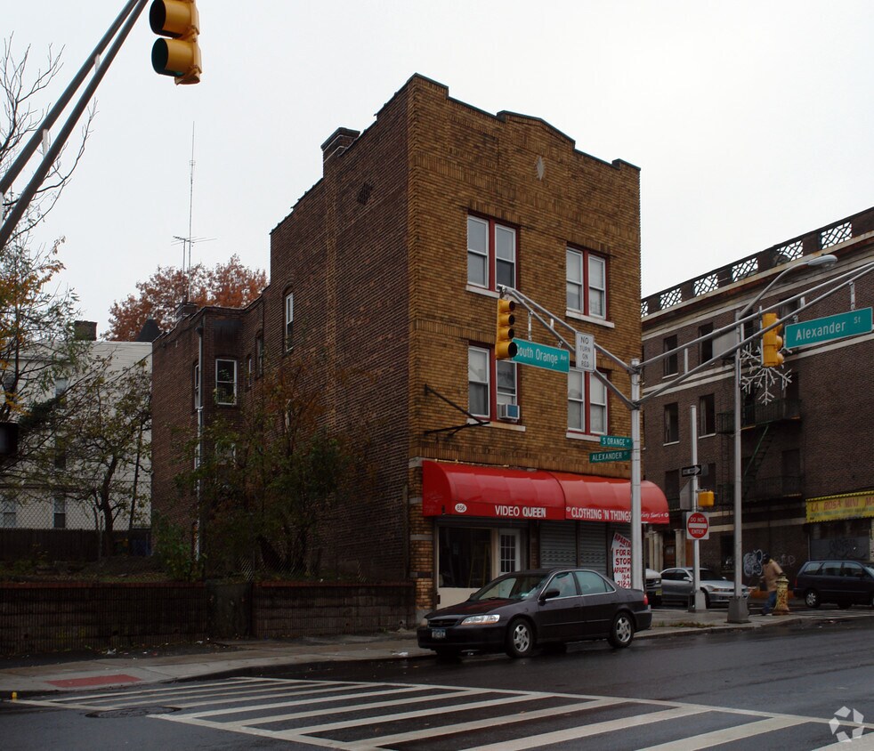 Building Photo - 856 S Orange Ave
