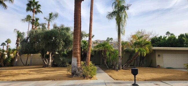 Building Photo - 1379 E Madrona Dr