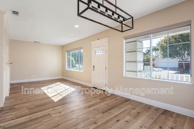 Building Photo - 342 Chaucer Dr