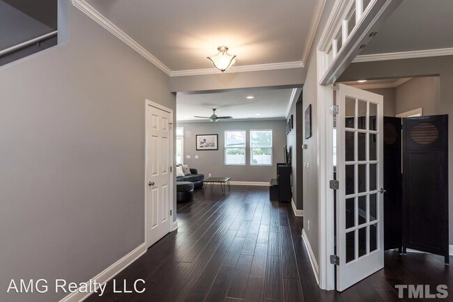 Building Photo - 5 br, 2.5 bath House - 316 Seymour Place
