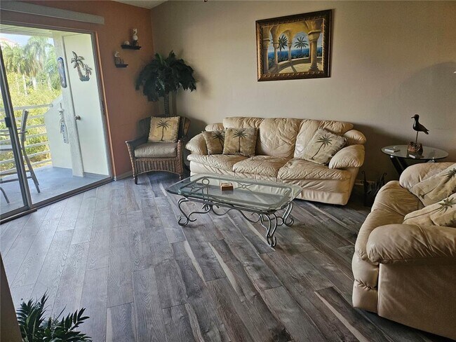 Building Photo - 6011 Bahia Del Mar Blvd S
