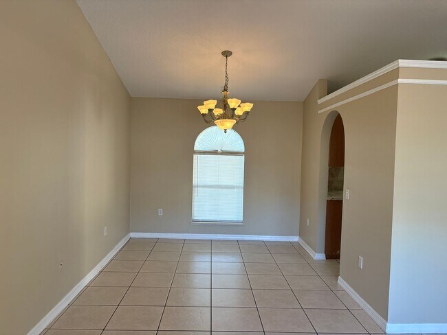 Foto del edificio - Beautiful 4 Bedroom, 2 Bath Split-Floor-Plan Home in Lakeside — Kissimmee, FL