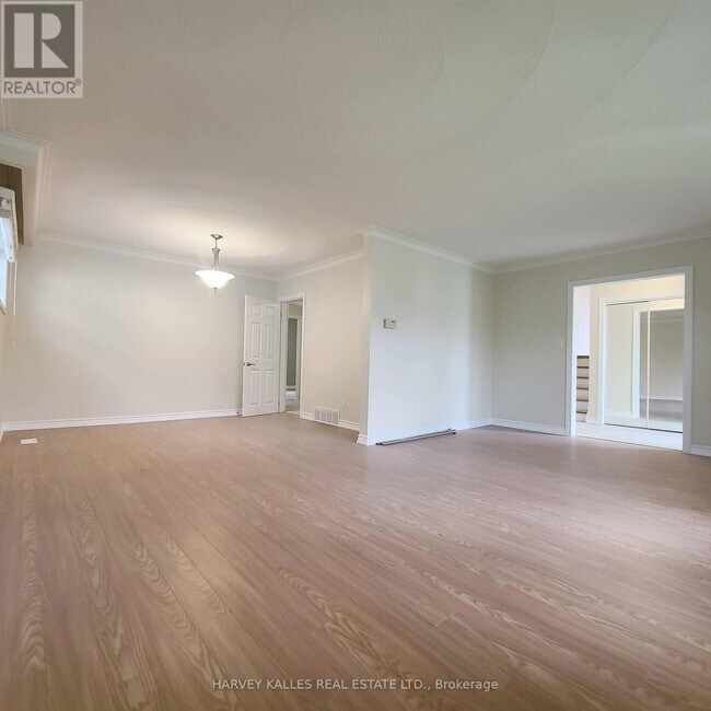 Building Photo - 114 Empress Ave