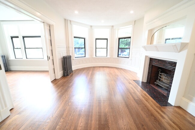 Building Photo - 1855 Beacon St