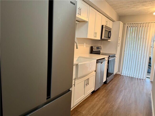 Building Photo - 1059 Mariners Dr