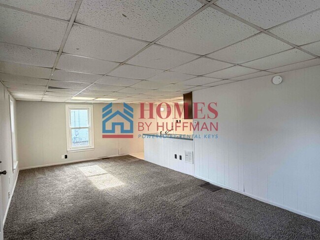 Building Photo - Two Bedroom House | Move In Ready