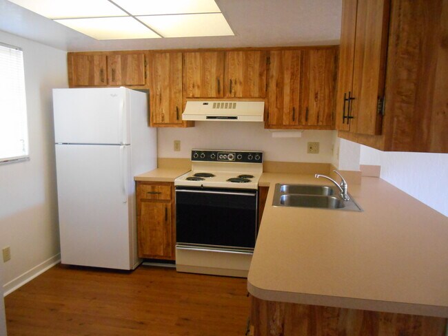 Building Photo - 1702 University Ln