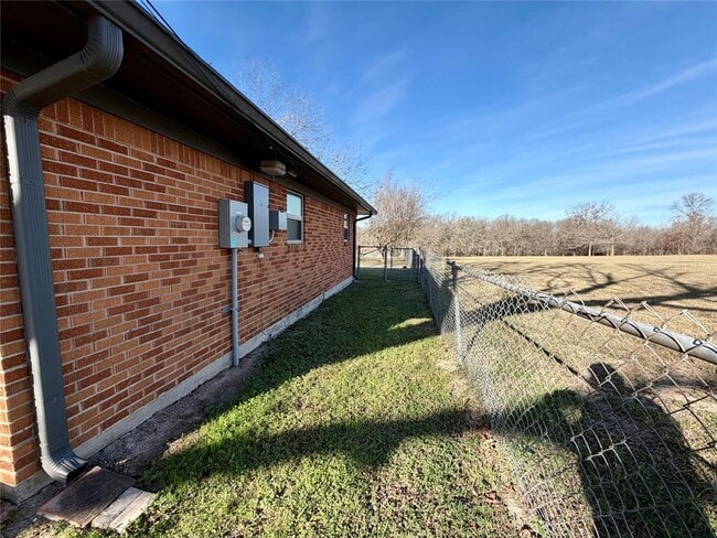 Building Photo - 9712 Springdale Rd