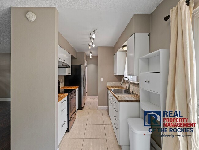 Foto del edificio - Charming 3-Bed, 1.5-Bath Home in Desirable West Fort Collins!