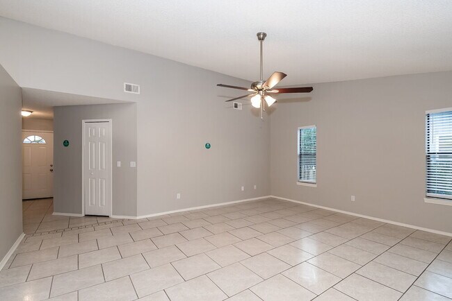 Building Photo - 574 Radnor Ln