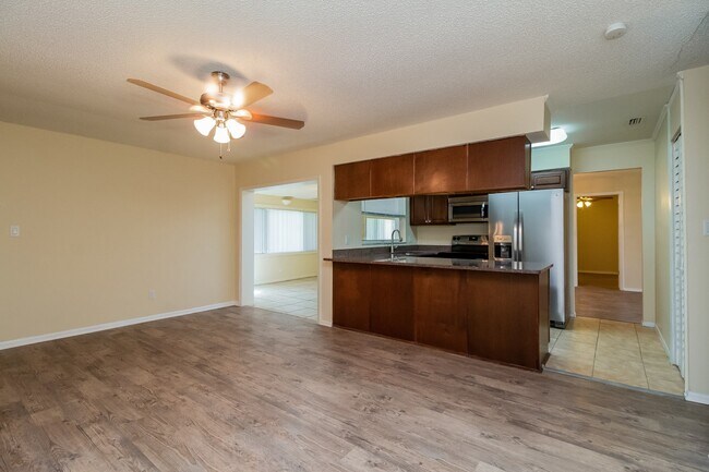 Building Photo - 421 Eagle Cir