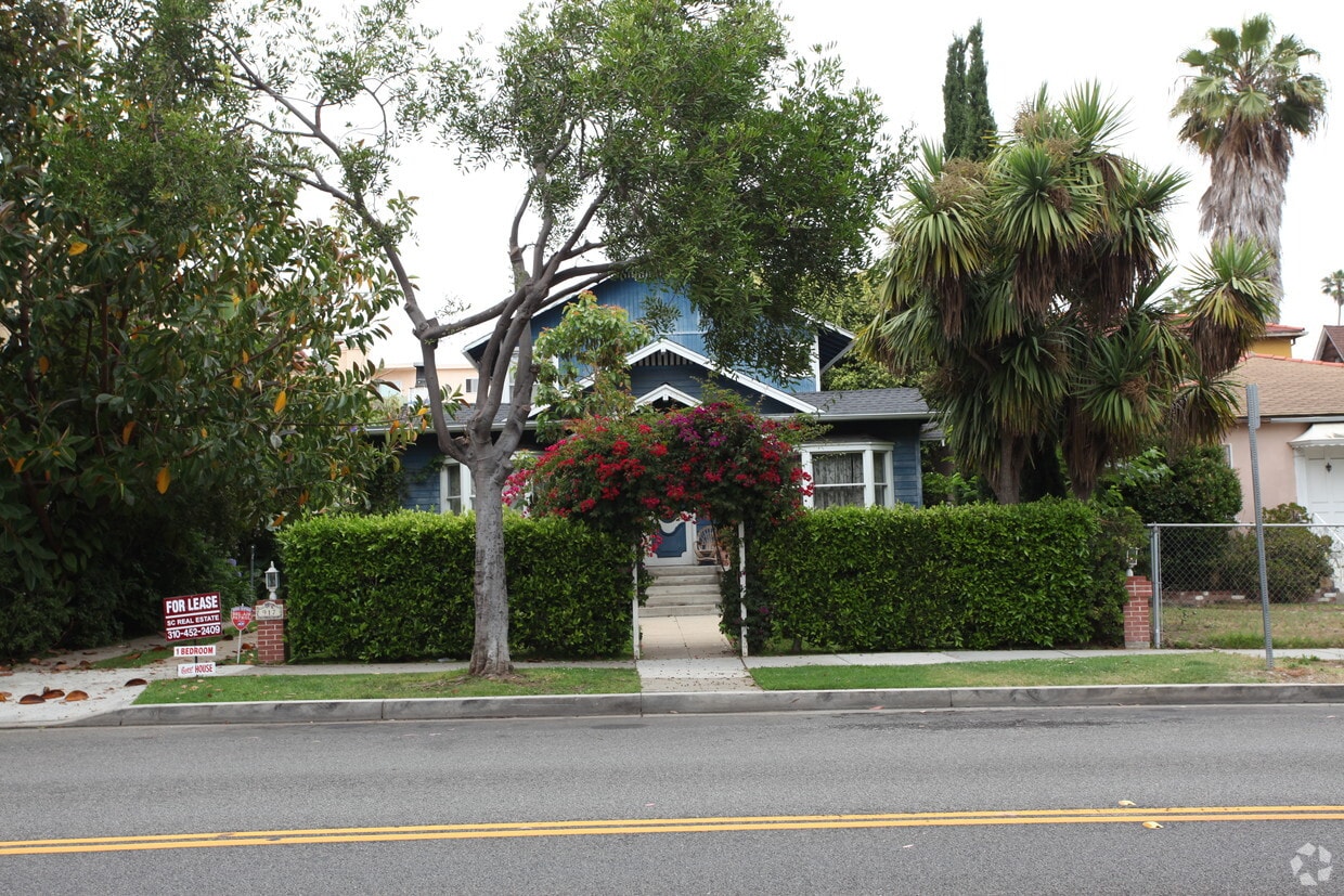 Building Photo - Breezes Del Mar