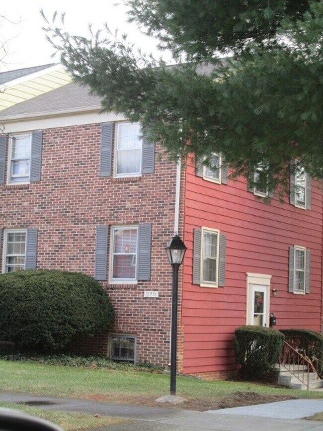 Building Photo - 2711 Newton Ct