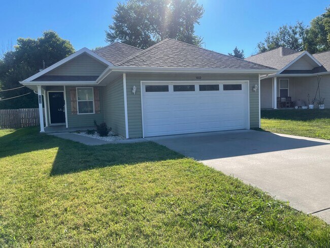 Building Photo - Beautiful 3 bedroom 2 bath in great location.