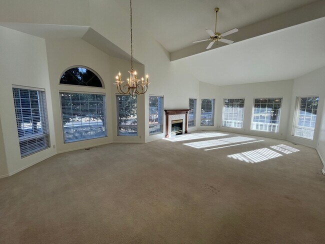 Building Photo - Charming Single Level Home in Quiet Awbrey...