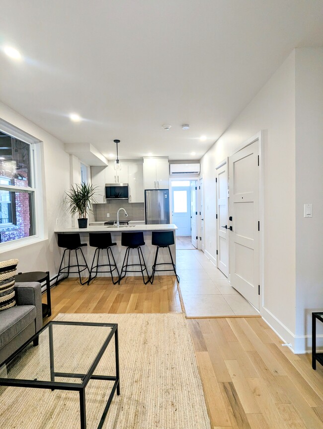 Photo du bâtiment - 4640-4650 Rue Wellington